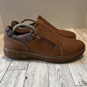 NEW Clarks Caroline Cove Slip-On Brown Leather Shoes Sneaker Zip Stretch 7.5M